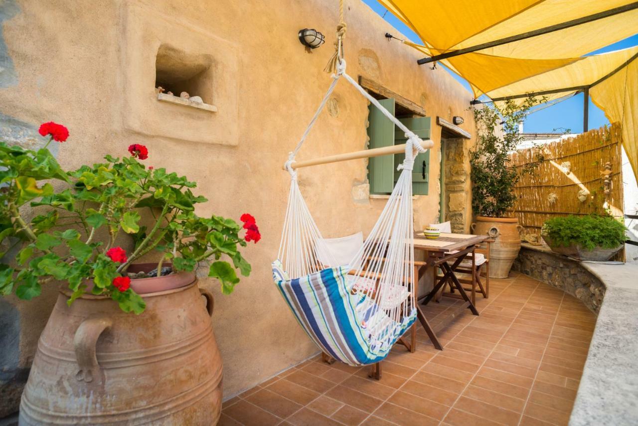 Private Studio In Historic House Lastros Екстериор снимка